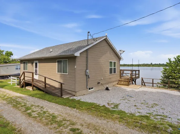 9912 F Ave, Wapello, IA 52653