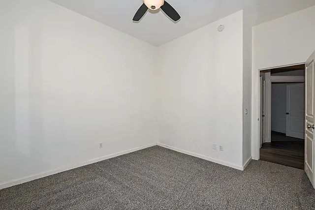 2210 E Branham Ln — Photo 26