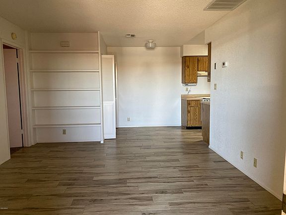 3rd image of 9021 W Elm St Unit 3