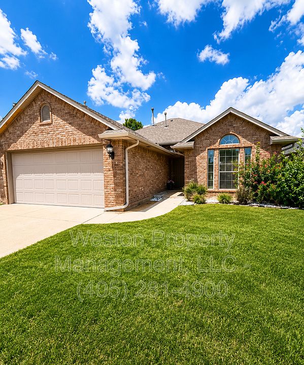 1st image of 821 NW 120th Ter