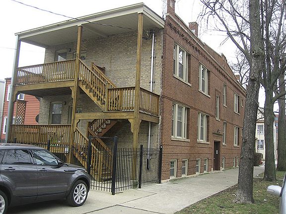 2nd image of 3119 W Belle Plaine Ave #1E