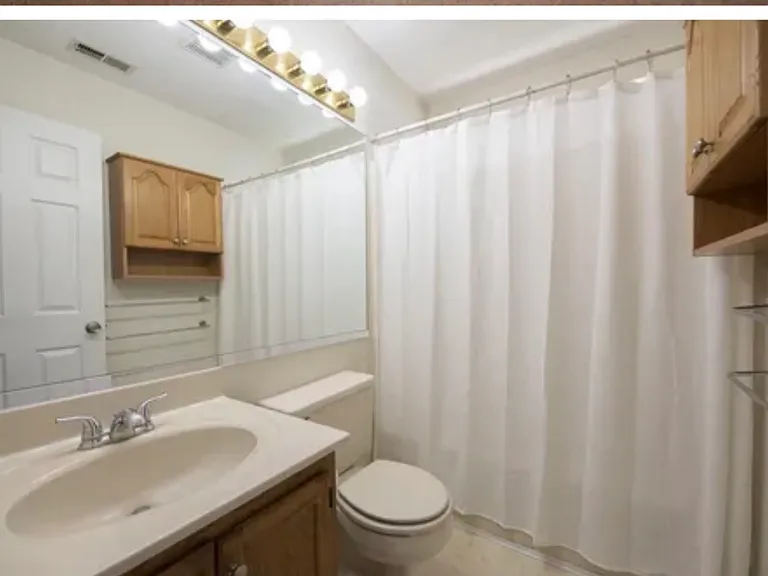 1072 Hampshire Pl — Photo 8