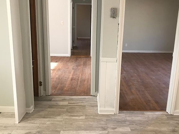 4th image of 1124 Oakdale Dr SE