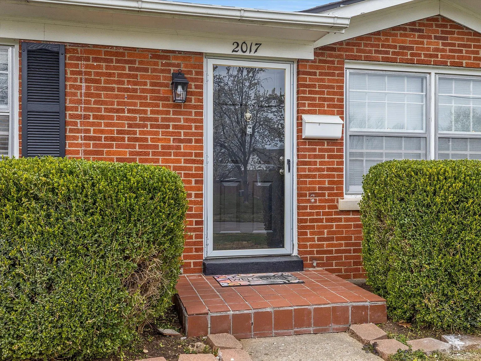 3 bed, 1025 sqft, $1,675 — Photo 2