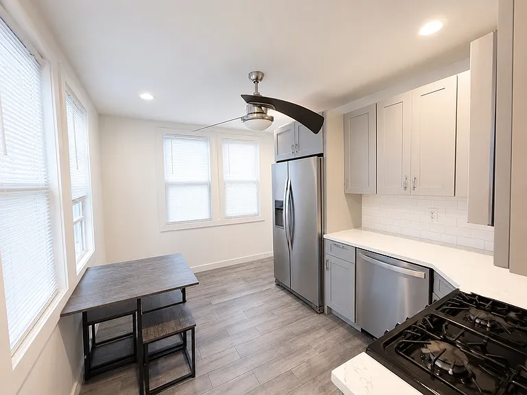 528 Harrison Ave #B — Photo 6