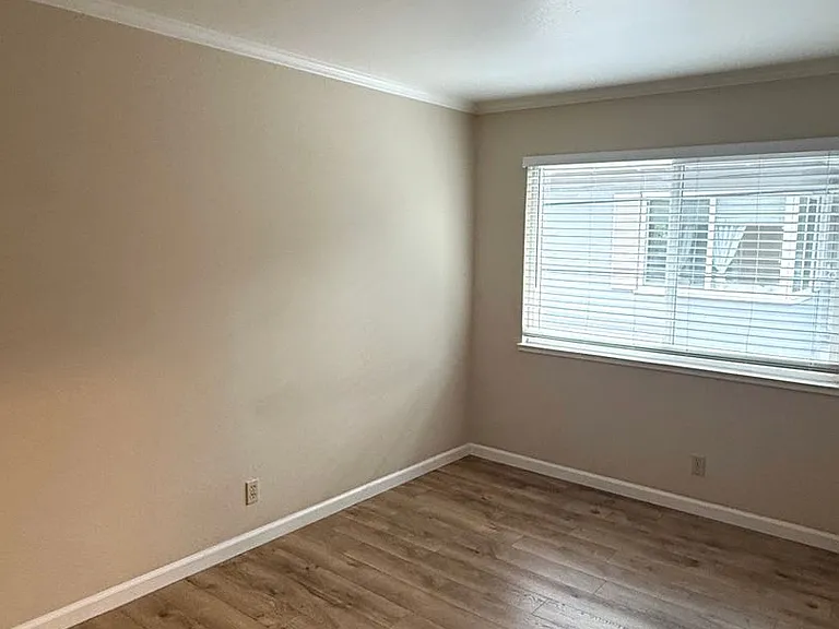 723 Menlo Ave — Photo 13