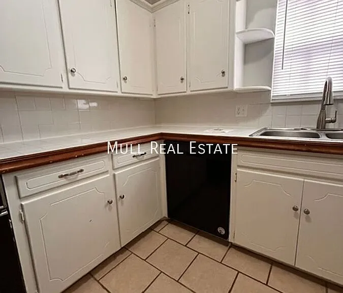 445 NW 86th St — Photo 4