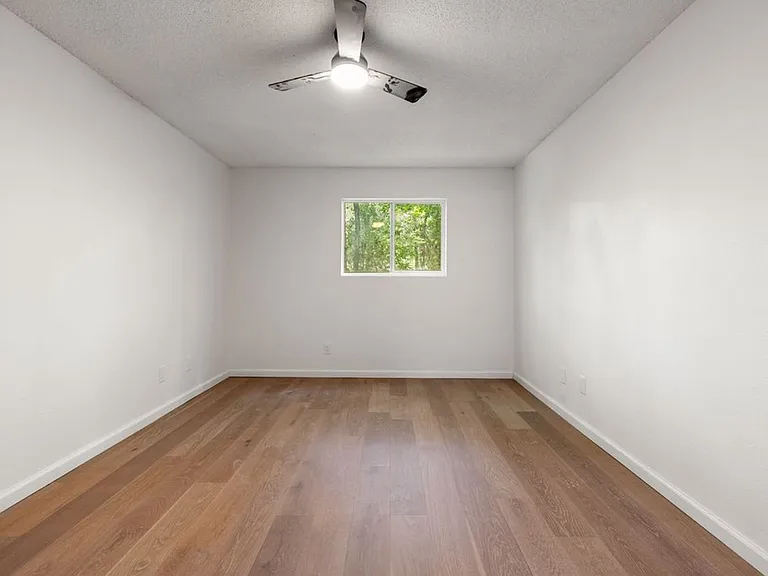 Landis Grove - 1360 — Photo 10