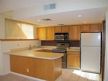5th image of 1045 N Jasmine St Unit 1