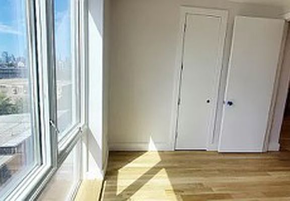 4th image of 415 Manhattan Ave #5E
