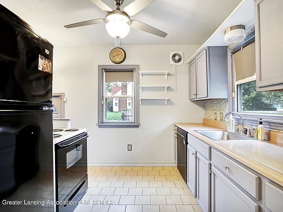 3rd image of 1620 Park Ave