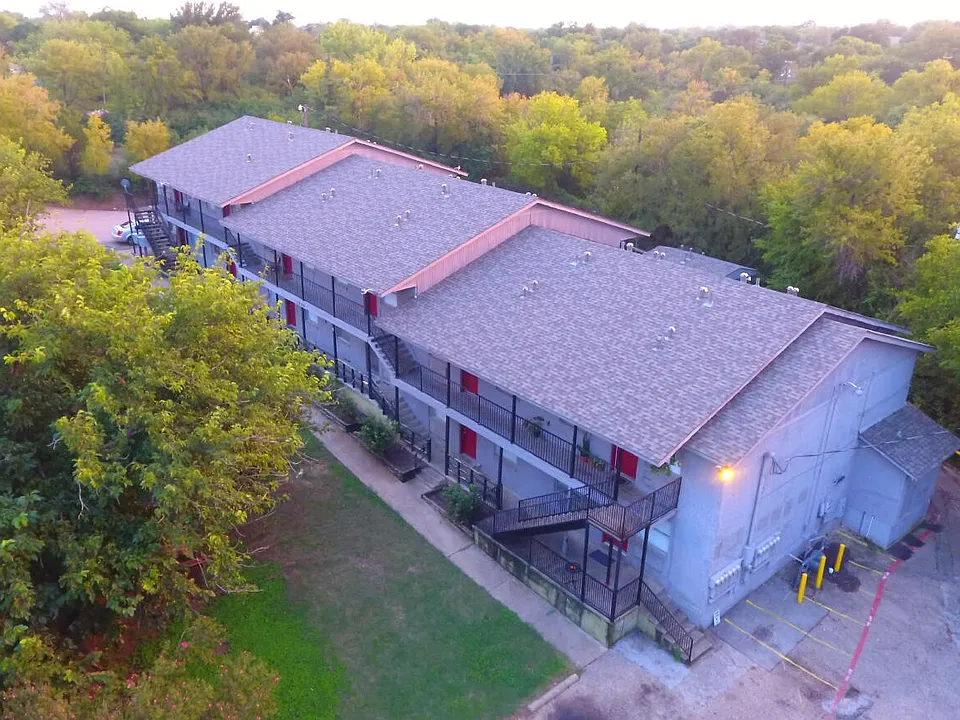 3200 Lake Como Dr #204