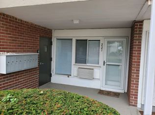 221 W Walk, West Haven, CT 06516