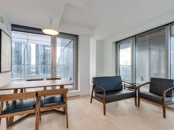 1480 Howe St #1102, Vancouver, BC V6Z 0G5