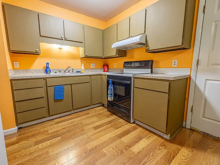 1159 Barclay St — Photo 2