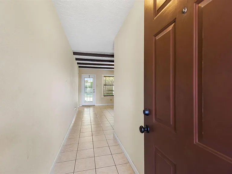 9718 Shady Tree Ln — Photo 3