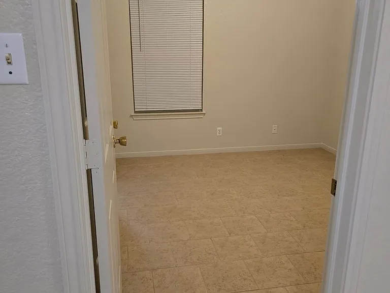 1602 Van Zanten Dr — Photo 8