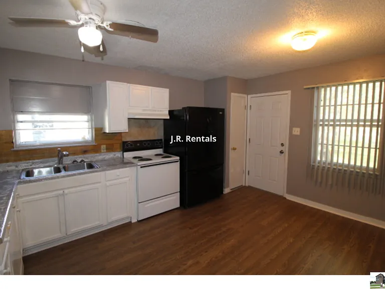 409 Short Ave — Photo 8