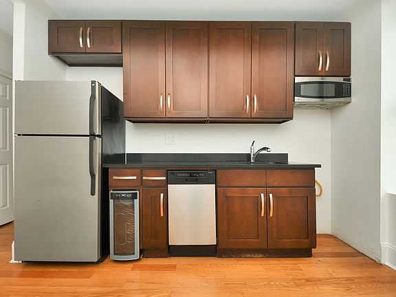 2nd image of 1059 Union St APT 3C