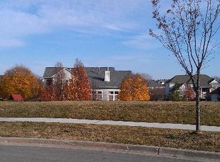 5 Springbrook Ln, Algonquin, IL 60102