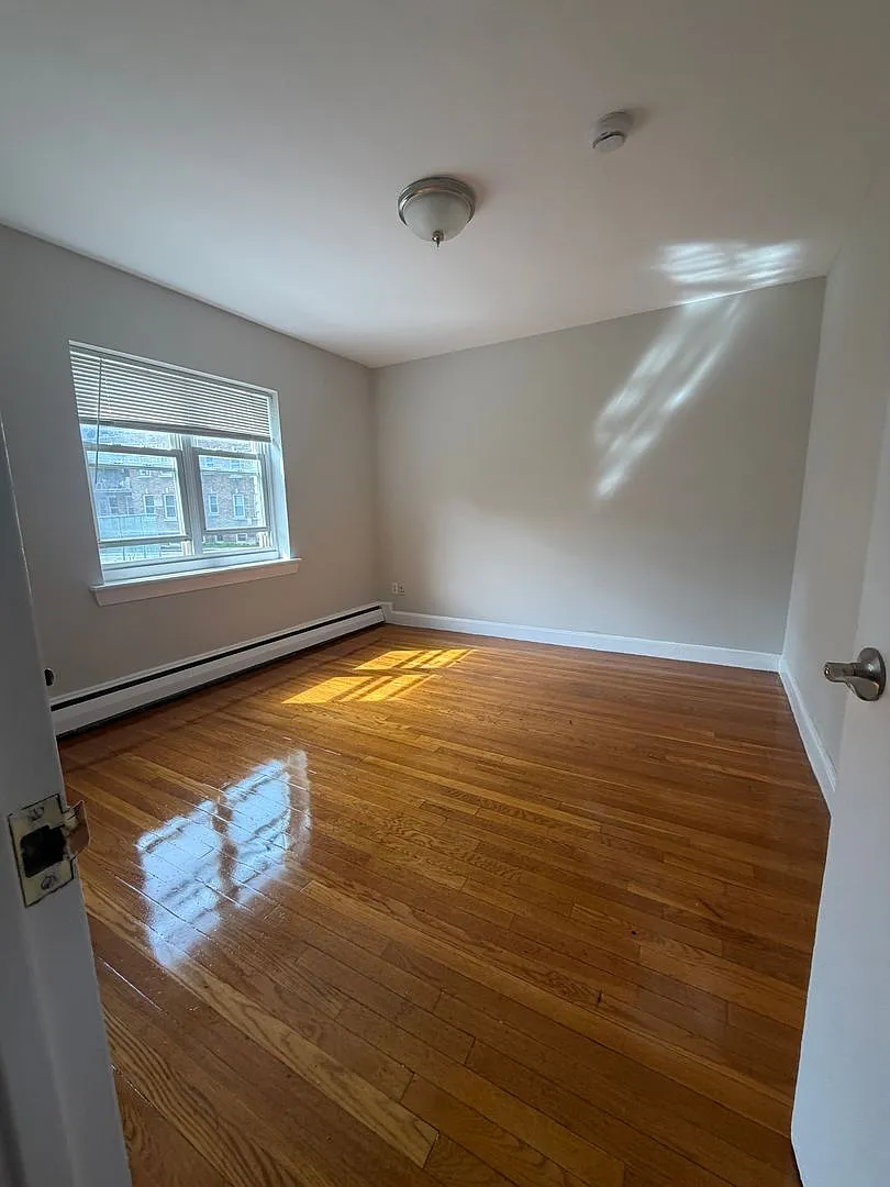 2bed with living room apartment in Brighton available now — Photo 4