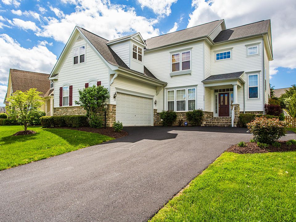 1st image of 9323 Falling Water Dr