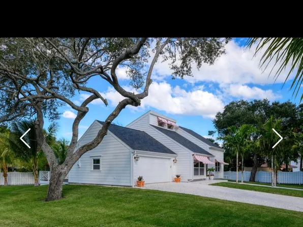 605 Waterside Way, Sarasota, FL 34242