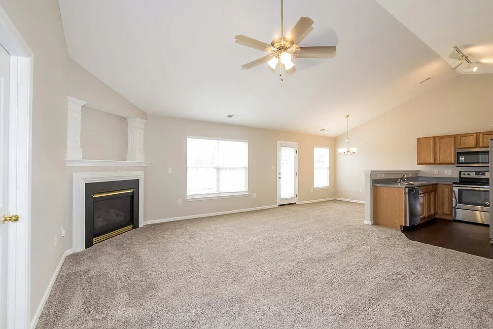 3 bed, 2.0 bath, 1234 sqft, $2,590 — Photo 2