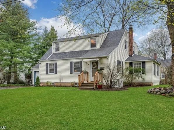 17 Vale Dr, Mountain Lakes Boro, NJ 07046