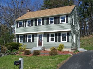 4 Wagon Trl, Nashua, NH 03062