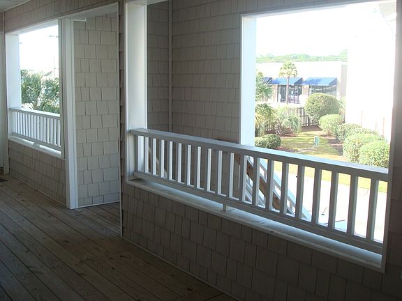Nice spacious deck~