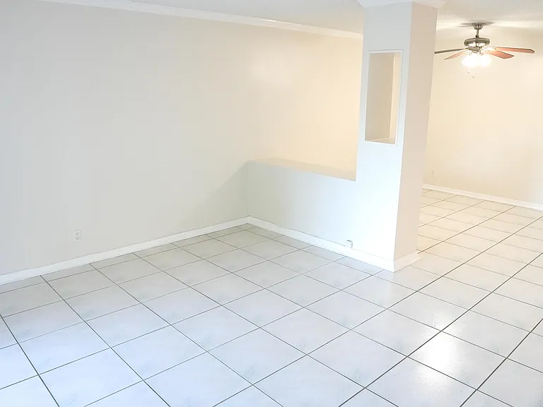 2112 S Cypress Bend Dr #404 — Photo 8