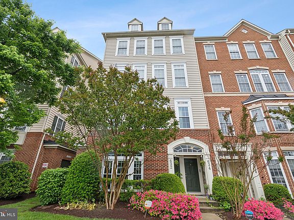 2nd image of 632 Pelican Ave #632