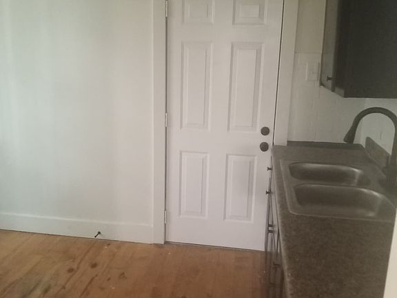 3rd image of 4851 Underwood Ave