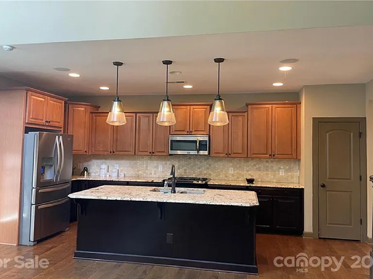 15124 Sapphire Hill Ln — Photo 2