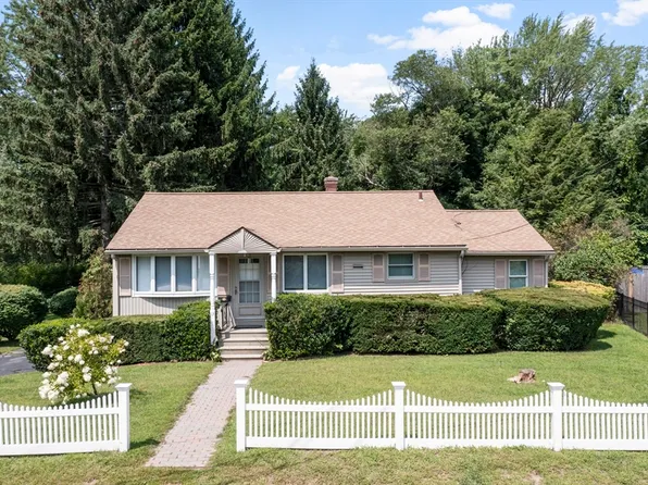 13 Washington St, Millbury, MA 01527