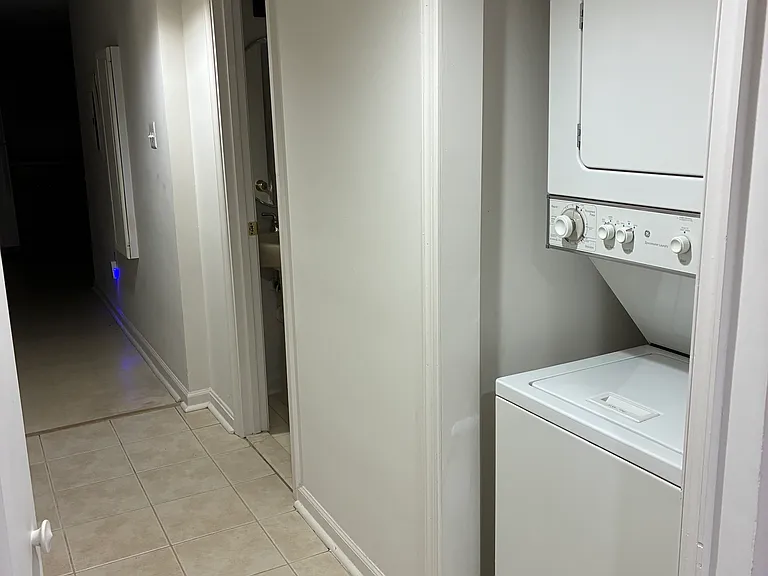 512 S Washington St #B — Photo 4