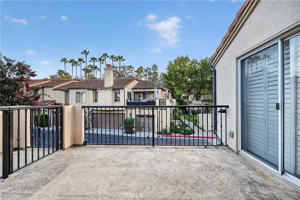 2 bed, 920 sqft, $5,000 — Photo 3