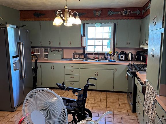 4th image of 220 N Chestnut St