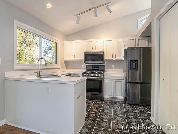 5th image of 4495 Meadowlawn Dr SE