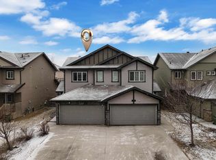 718 177th St SW, Edmonton, AB T6W 2L7