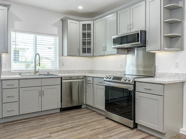 16318 Maubert Ave #B — Photo 7