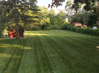 7051 Hatchery Rd, Waterford, MI 48327