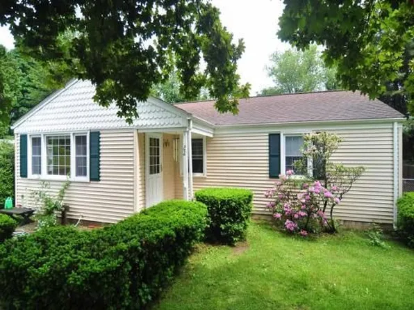 22 Kearns Dr, Granby, CT 06035