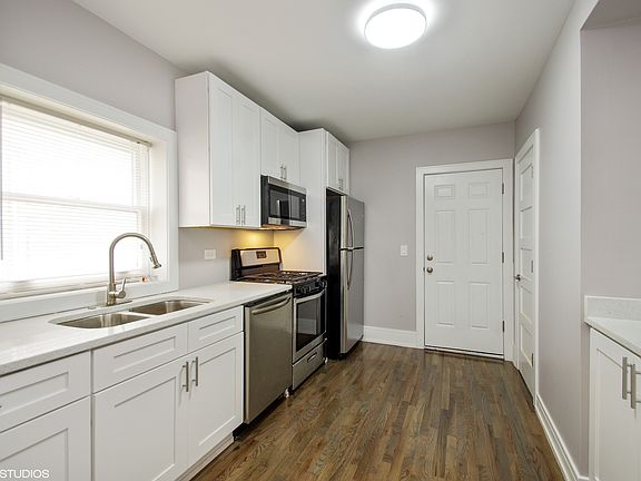 5th image of 6044 N Fairfield Ave