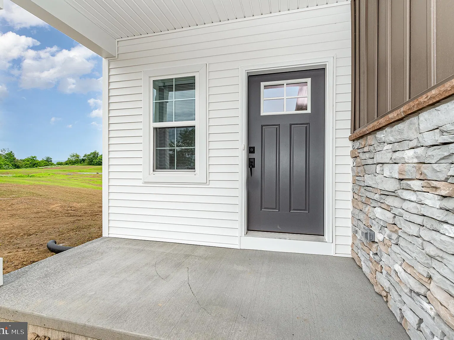 3 bed, 2.5 bath, 2108 sqft, $2,455 — Photo 4