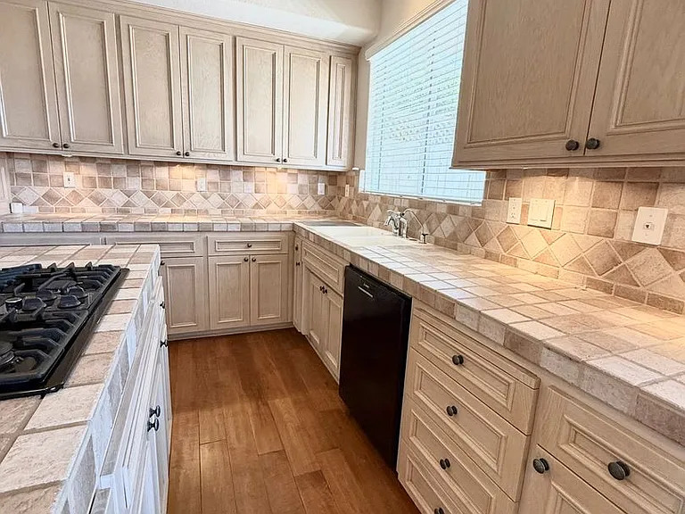 1090 Megan Ct — Photo 7