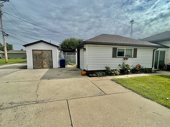 4th image of 320 S Kenosha Ave