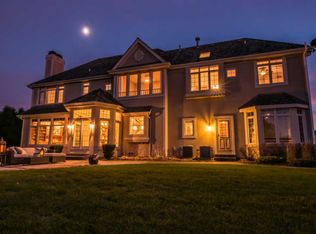 913 N Evergreen Cir, Hartland, WI