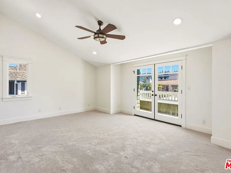 1633 Voorhees Ave — Photo 18